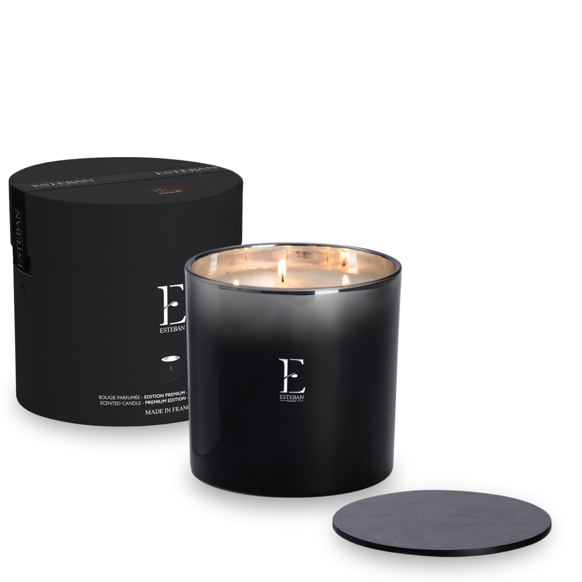 Bougie parfumée Esteban Paris Édition Premium, bougie parfumée grand format en verre noir avec trois mèches allumées, présentée avec son coffret cylindrique